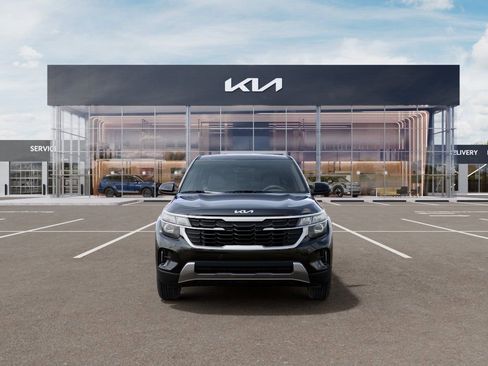 New 2026 Kia Seltos LX FWD image 2
