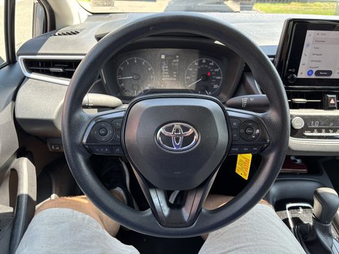 Certified 2025 Toyota Corolla LE FWD image 17