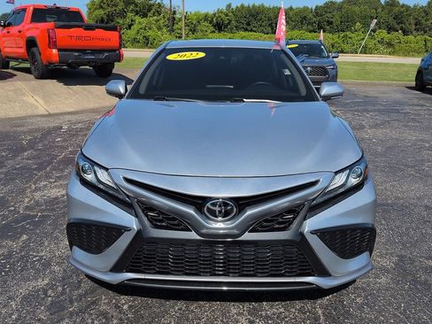 Used 2022 Toyota Camry XSE FWD image 3