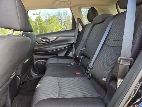 Used 2020 Nissan Rogue SV image 19