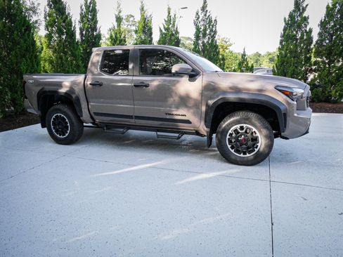 Used 2026 Toyota Tacoma TRD Off-Road AWD/4WD image 11