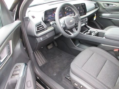 New 2026 Chevrolet Traverse LT w/ Driver Confidence Package FWD image 11