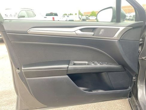 Used 2020 Ford Fusion SE AWD/4WD image 22