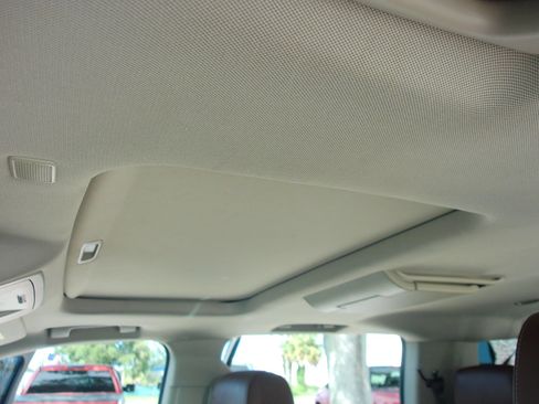 Used 2017 Chevrolet Suburban Premier RWD image 15