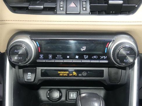 Used 2019 Toyota RAV4 XLE Premium image 38