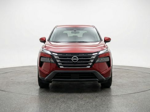 Used 2025 Nissan Rogue SV image 2