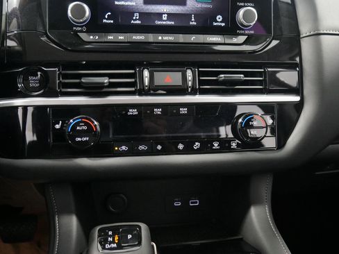 New 2025 Nissan Pathfinder SV w/ Black Appearance Package image 24