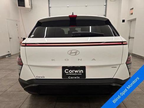 Used 2025 Hyundai Kona SEL AWD/4WD image 4