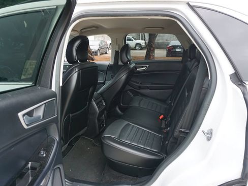 Used 2018 Ford Edge SEL w/ Equipment Group 201A FWD image 13