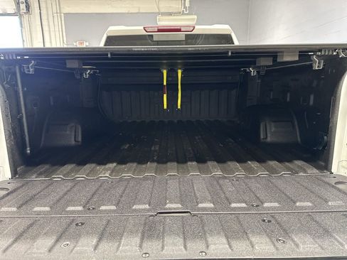 Used 2023 GMC Sierra 1500 SLT image 17