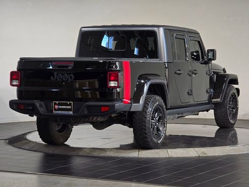Used 2021 Jeep Gladiator Willys image 13