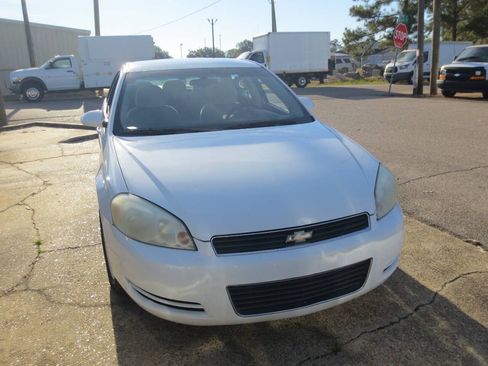 Used 2011 Chevrolet Impala LS FWD image 3