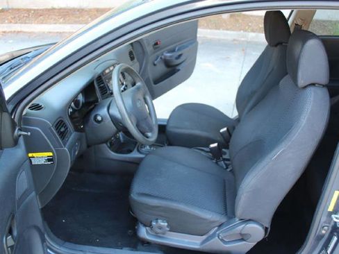 Used 2011 Hyundai Accent GS image 9