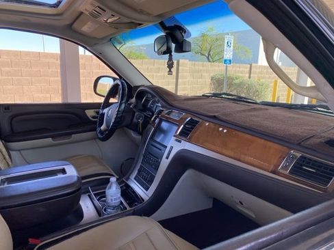 Used 2009 Cadillac Escalade ESV Platinum image 5