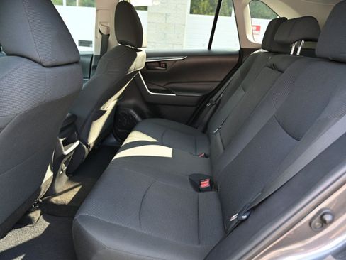 Used 2021 Toyota RAV4 LE FWD image 13