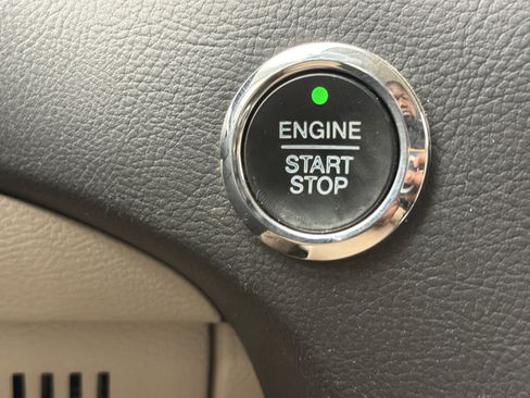 Used 2020 Ford Edge Titanium w/ Equipment Group 301A AWD/4WD image 28