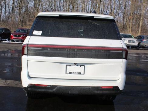 New 2026 Lincoln Navigator Reserve w/ Jet Appearance Package AWD/4WD image 4
