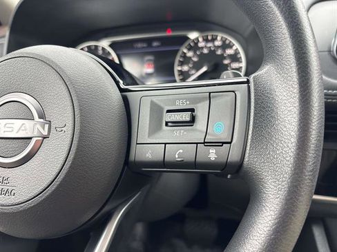 Used 2023 Nissan Rogue SV image 18