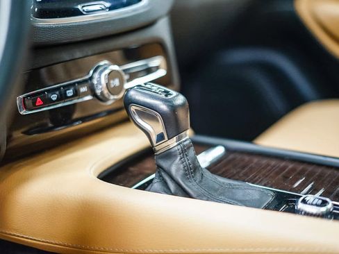 Used 2019 Volvo XC90 T6 Momentum w/ Protection Package Premier image 21