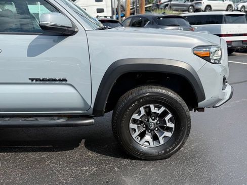 Certified 2020 Toyota Tacoma TRD Off-Road w/ TRD Premium Off Road Package AWD/4WD image 11