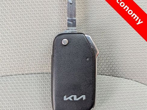 Used 2023 Kia Forte LXS image 31