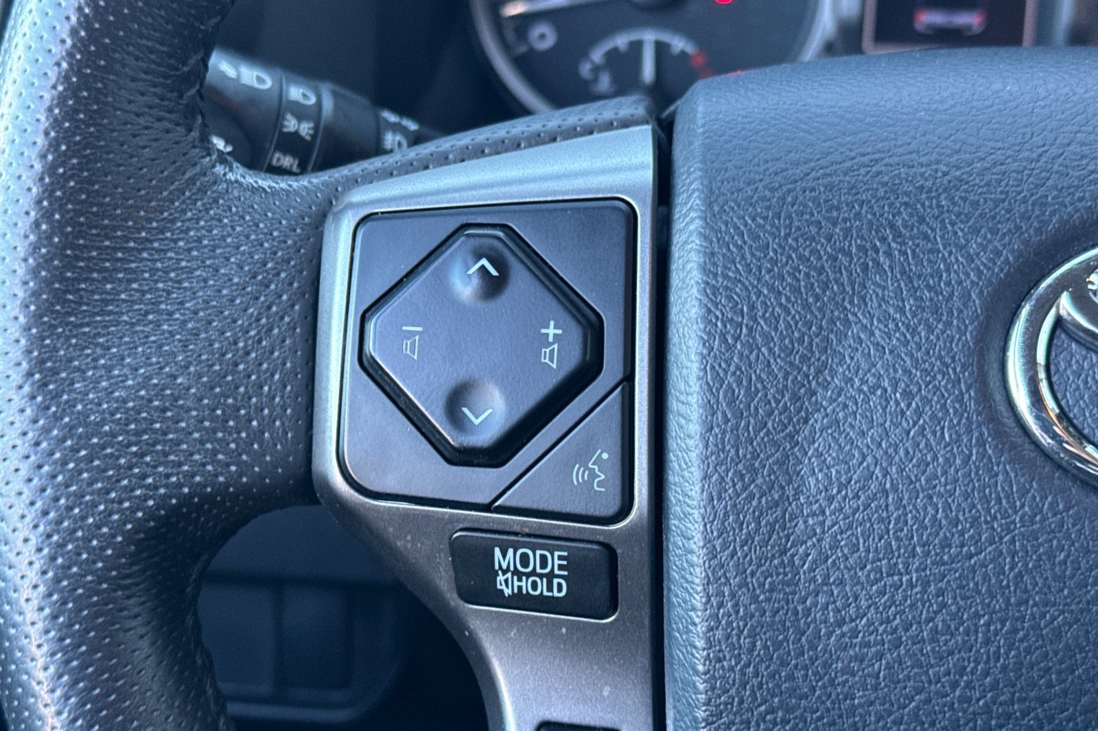 Used 2020 Toyota Tacoma SR5 RWD image 23