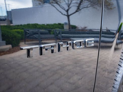 Used 2025 Chevrolet Tahoe Premier AWD/4WD image 17