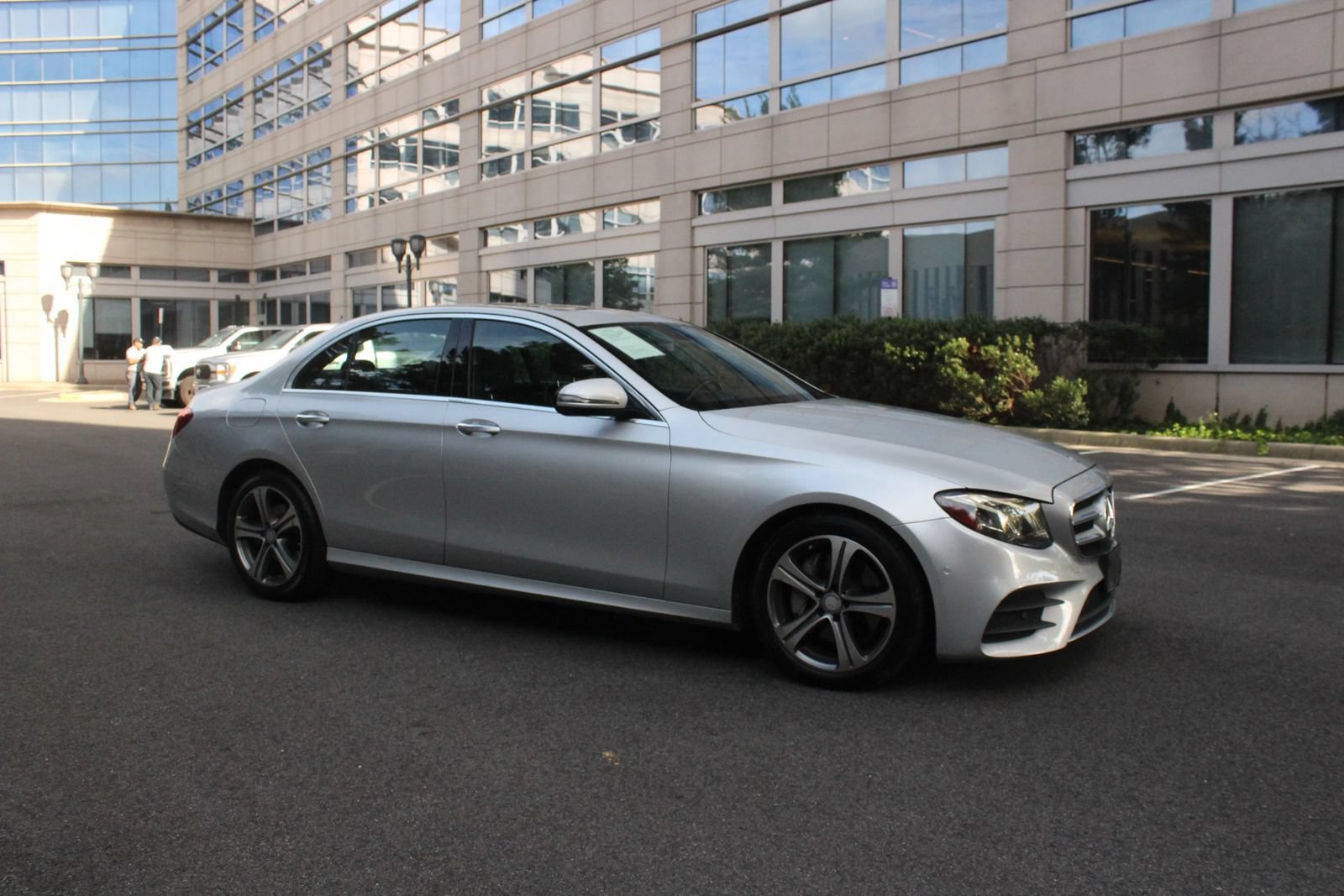 Used 2017 Mercedes-Benz E 300 4MATIC image 2