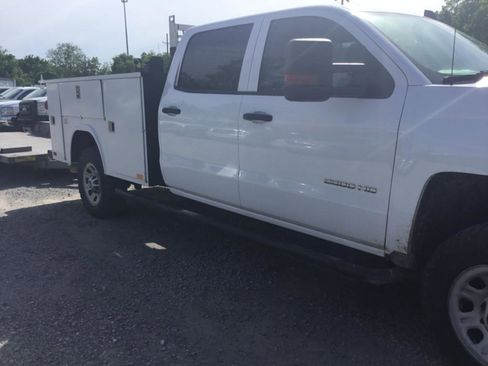 Used 2019 Chevrolet Silverado 2500 W/T AWD/4WD image 4