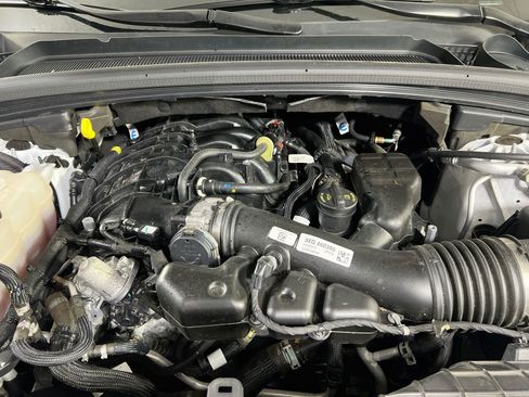 Used 2023 Jeep Grand Cherokee Laredo AWD/4WD image 27