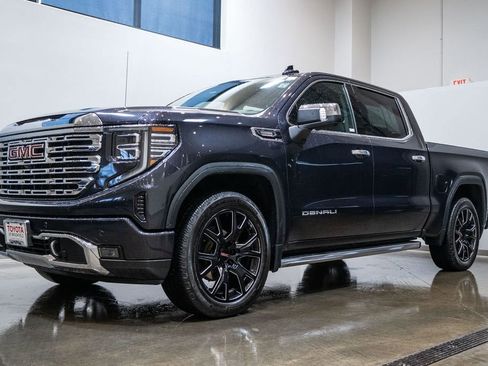 Used 2022 GMC Sierra 1500 Denali w/ Denali Reserve Package AWD/4WD image 3