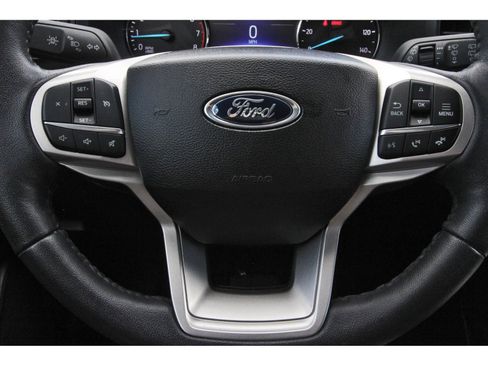 Used 2023 Ford Explorer XLT RWD image 18