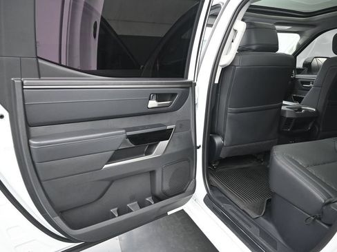 Used 2024 Toyota Tundra Limited AWD/4WD image 9