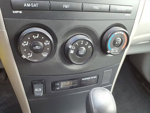 Used 2010 Toyota Corolla LE image 22