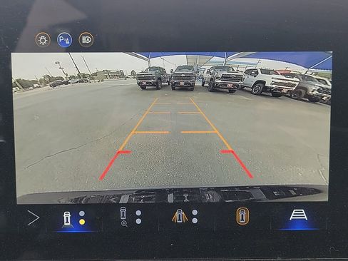Used 2026 Chevrolet Equinox LT w/ Safety and Technology Package FWD image 14