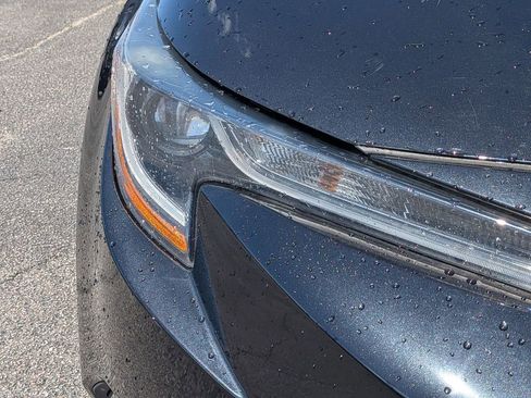 Used 2021 Toyota Corolla LE image 12