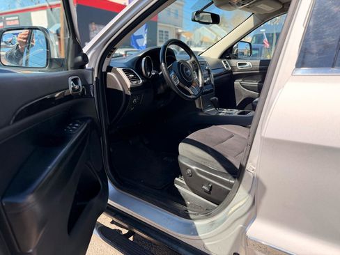 Used 2012 Jeep Grand Cherokee Laredo w/ Laredo E Group image 14