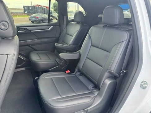 Used 2026 GMC Acadia Elevation w/ Elevation Premium Package FWD image 22