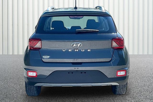 Used 2025 Hyundai Venue SEL FWD image 4