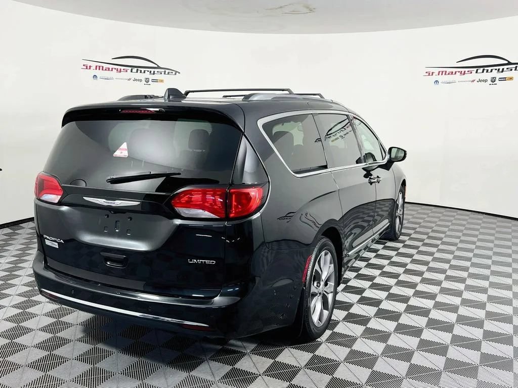 Used 2019 Chrysler Pacifica Limited w/ Tire & Wheel Group FWD image 8