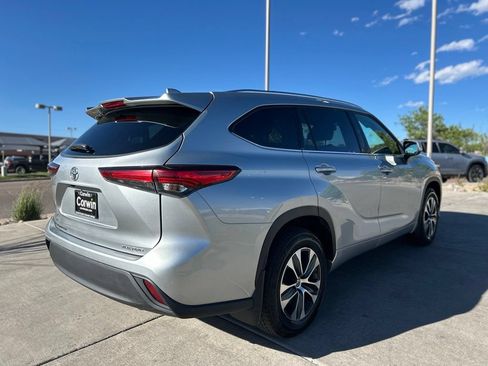 Used 2021 Toyota Highlander XLE AWD/4WD image 7