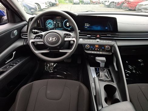 Used 2024 Hyundai Elantra SEL FWD image 12