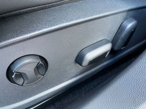 Used 2025 Volkswagen Jetta SE image 23