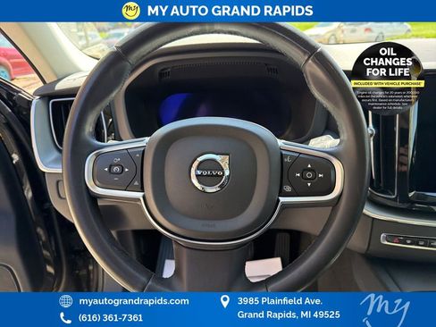 Used 2023 Volvo XC60 B5 Core AWD/4WD image 14