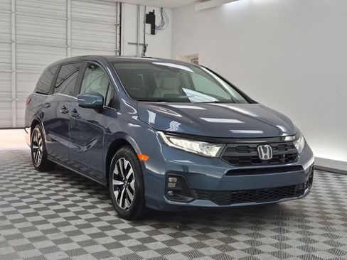 Used 2025 Honda Odyssey EX-L image 3