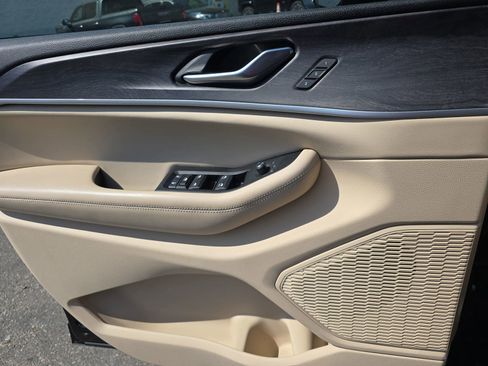 Used 2023 Jeep Grand Cherokee Limited w/ Black Appearance Package image 29