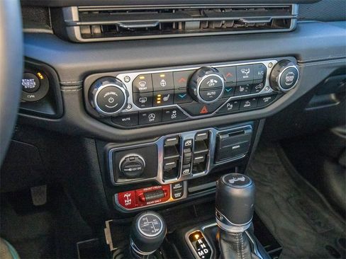 Used 2024 Jeep Wrangler Unlimited Rubicon image 37