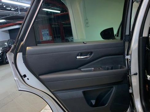 Used 2022 Nissan Pathfinder SL w/ SL Premium Package image 40