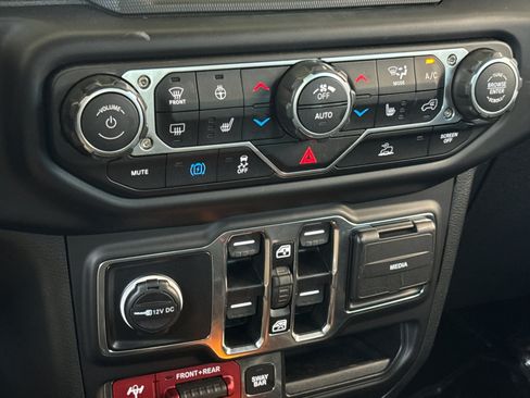 Used 2023 Jeep Wrangler Unlimited Rubicon 4xe w/ Cold Weather Group AWD/4WD image 17