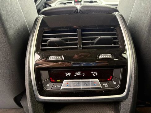 Used 2021 BMW X7 xDrive40i w/ Premium Package AWD/4WD image 14